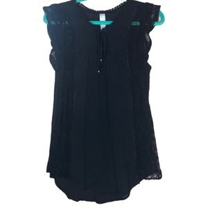 NO BOUNDARIES. Black top lace detail on the sides